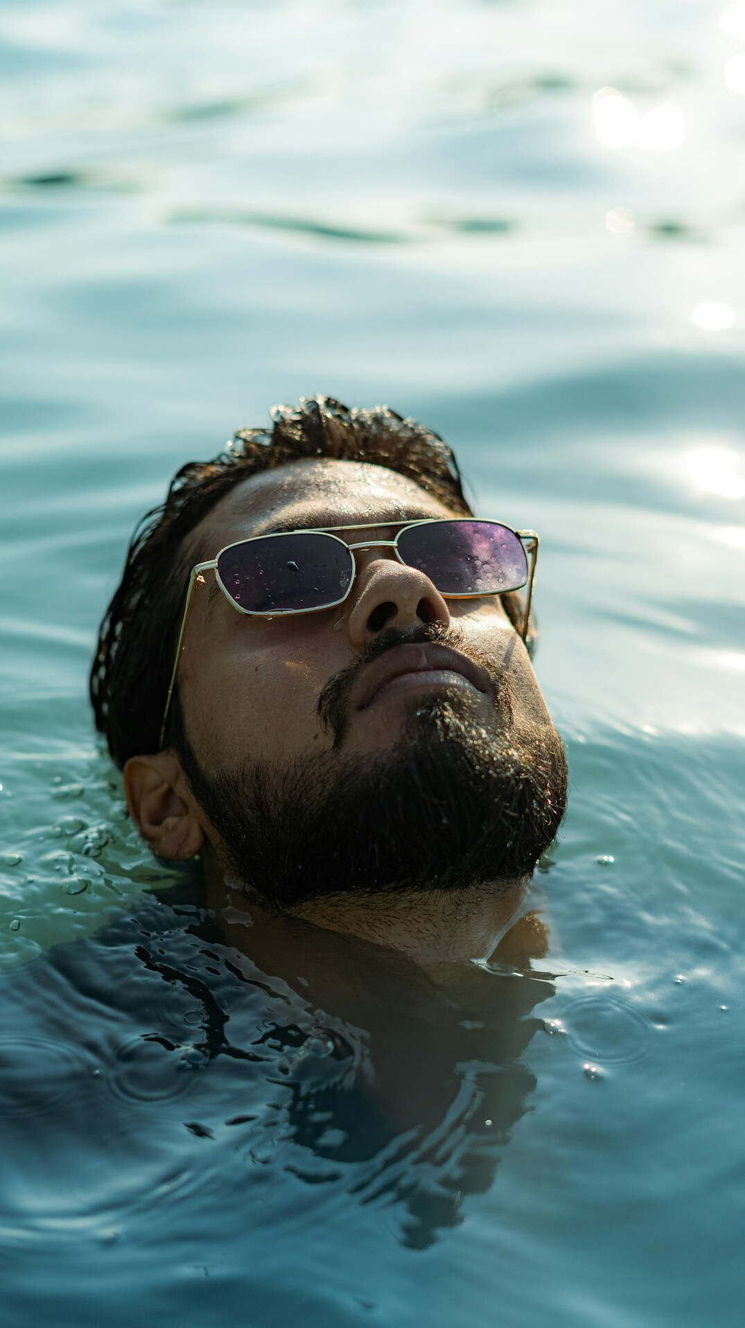 Portrait of a Chilean man in his thirties with a beard and glasses
